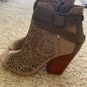 Vince Camuto booties size 6M/36